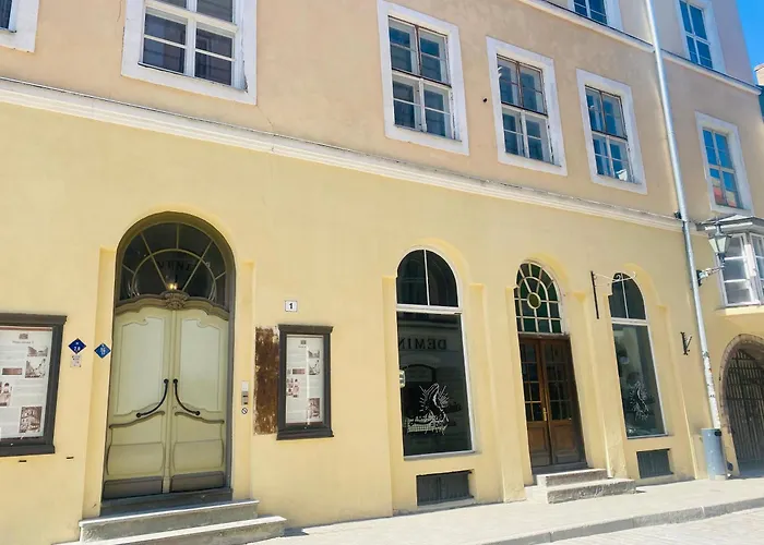 Oldtown Next Of Town Hall Square * Kesklinn